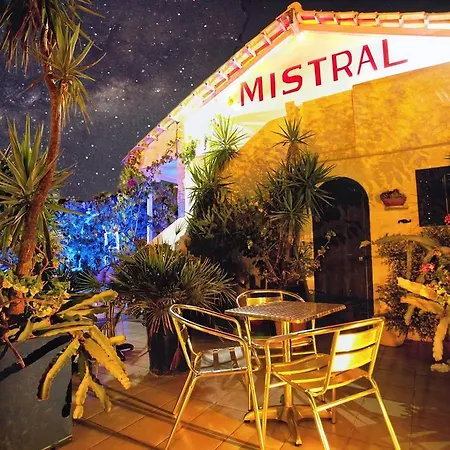 Mistral Apartmanhotel *